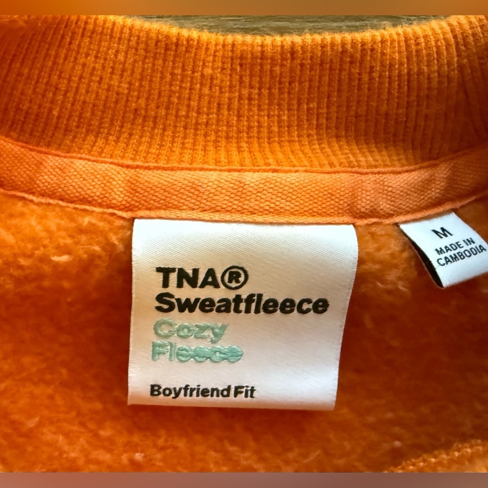TNA Aritzia Vibrant Orange Fleece Pullover Crewneck Sweatshirt Size Medium - Picture 3 of 7